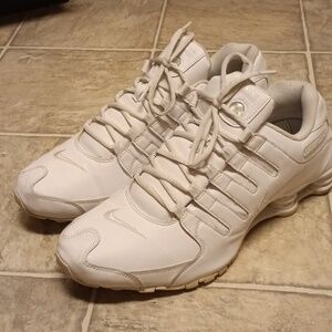 Men's Solid White Nike Shox Shoes Size 12
